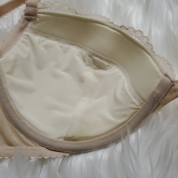 NEW VICTORIA'S SECRET LACE BEIGE 38C BRA - Picture 7 of 9
